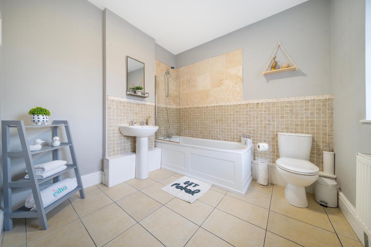 1 Bed House, Free Parking, 15 Minutes From Cheltenham Races Gloucester Exterior photo