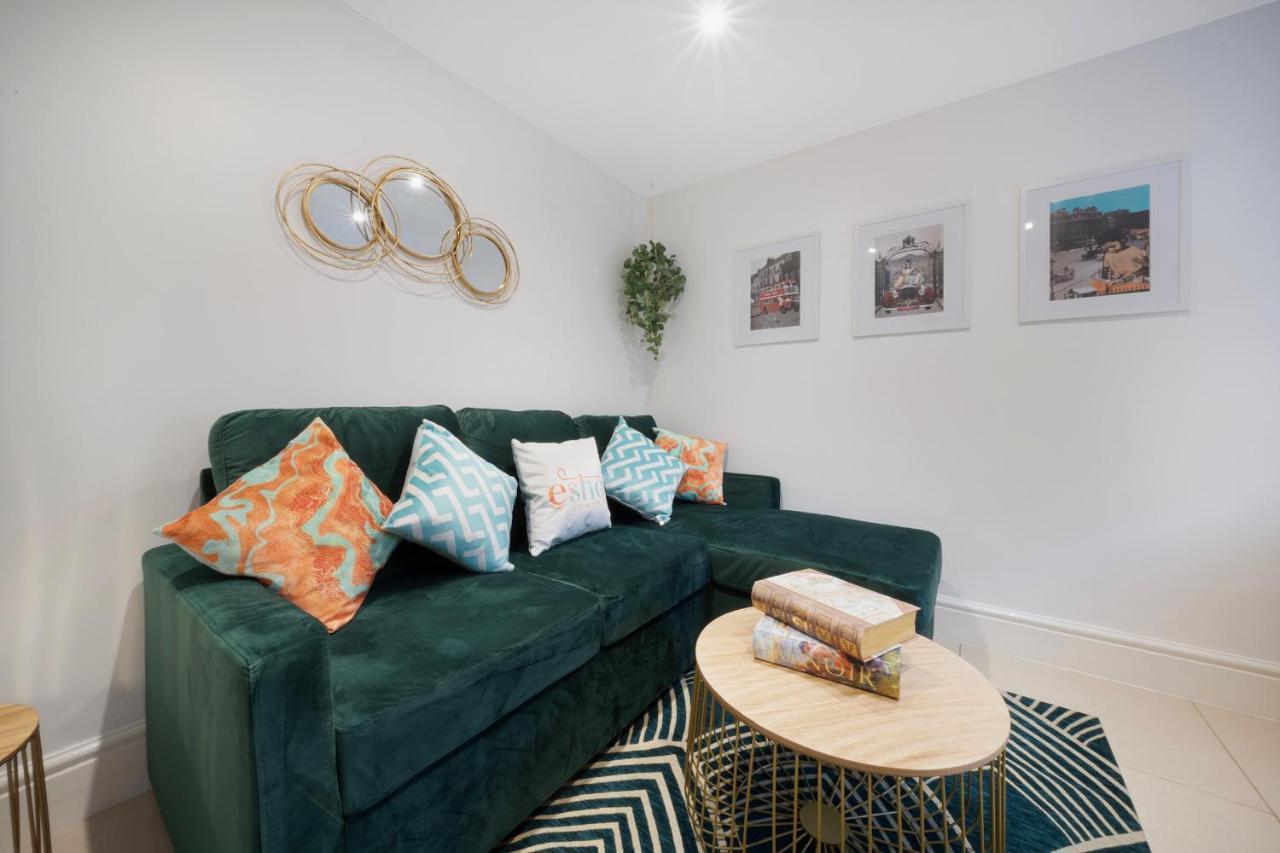 1 Bed House, Free Parking, 15 Minutes From Cheltenham Races Gloucester Exterior photo