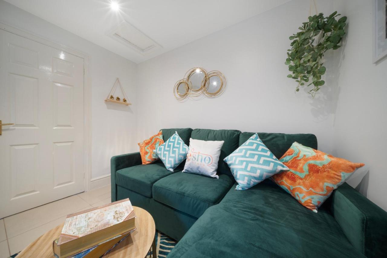 1 Bed House, Free Parking, 15 Minutes From Cheltenham Races Gloucester Exterior photo